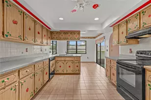 505 Village Oak Dr, Tarpon Springs, FL 34689 - Photo 13