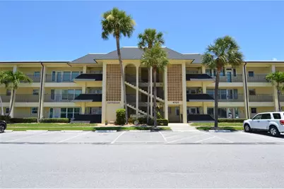 4700 Cove Circle #107, Saint Petersburg, FL 33708 - Photo 1
