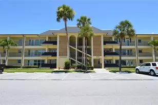 4700 Cove Cir, Saint Petersburg, FL 33708 - Photo 1