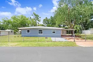 39038 Heath Dr, Zephyrhills, FL 33542 - Photo 3