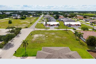 304 SW 3rd Place, Cape Coral, FL 33991 - Photo 5