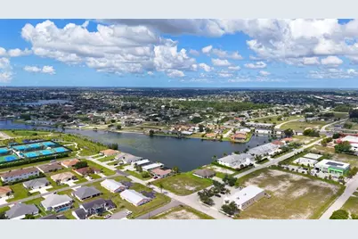 304 SW 3rd Place, Cape Coral, FL 33991 - Photo 7