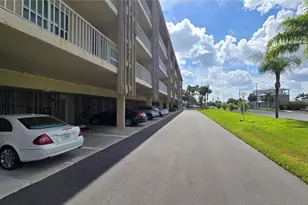 105 Island Way, Clearwater Beach, FL 33767 - Photo 3