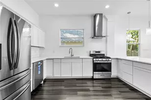 2141 Upton Ct S, Saint Petersburg, FL 33712 - Photo 11