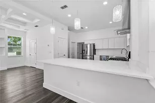 2141 Upton Ct S, Saint Petersburg, FL 33712 - Photo 9