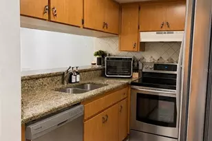 10344 Councils Way, Tampa, FL 33617 - Photo 11