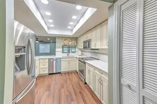 1812 New Bedford Dr, Sun City Center, FL 33573 - Photo 15