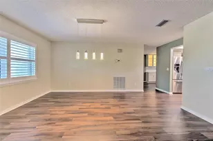 1812 New Bedford Dr, Sun City Center, FL 33573 - Photo 9