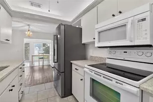 213 Glen Ellen Pl, Sun City Center, FL 33573 - Photo 9