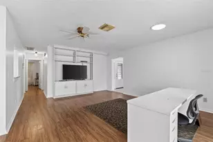 213 Glen Ellen Pl, Sun City Center, FL 33573 - Photo 5