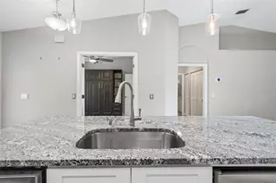 6019 Courtside Dr, Bradenton, FL 34210 - Photo 15