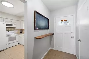 10017 N 52nd St, Tampa, FL 33617 - Photo 5