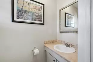 10017 N 52nd St, Tampa, FL 33617 - Photo 15