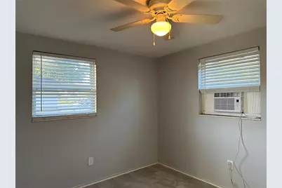 351 50th Avenue N, Saint Petersburg, FL 33703 - Photo 3