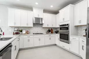 11400 Strong Stem Row, San Antonio, FL 33576 - Photo 7
