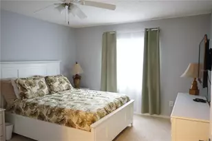 424 Lake Point Ct, Sun City Center, FL 33573 - Photo 9