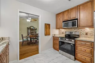 2434 Summitview Dr, Lakeland, FL 33812 - Photo 13