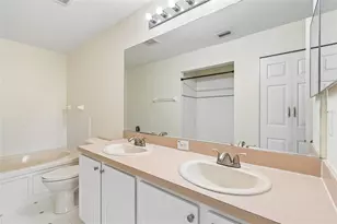 18107 Nassau Point Dr, Tampa, FL 33647 - Photo 13