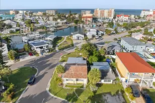 13104 4th St E, Madeira Beach, FL 33708 - Photo 25