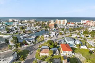 13104 4th St E, Madeira Beach, FL 33708 - Photo 23