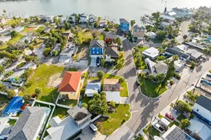 13104 4th St E, Madeira Beach, FL 33708 - Photo 27