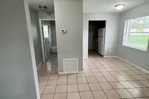 1410 21st Ave E, Bradenton, FL 34208 - Photo 3