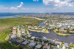 825 Manns Harbor Dr, Apollo Beach, FL 33572 - Photo 3