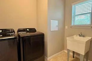 5703 Village Center Dr, Lithia, FL 33547 - Photo 23