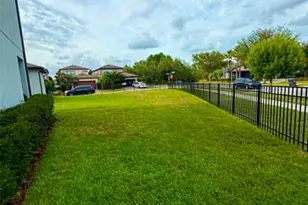 5703 Village Center Dr, Lithia, FL 33547 - Photo 37