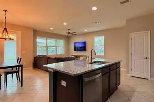5703 Village Center Dr, Lithia, FL 33547 - Photo 7