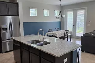 5703 Village Center Dr, Lithia, FL 33547 - Photo 11