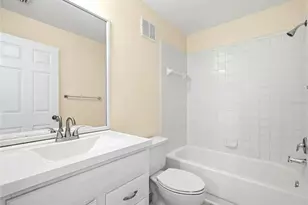 701 Mirror Lake Dr N, Saint Petersburg, FL 33701 - Photo 27