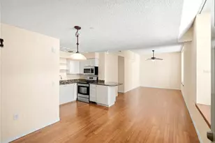 701 Mirror Lake Dr N, Saint Petersburg, FL 33701 - Photo 9