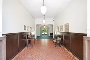 701 Mirror Lake Dr N, Saint Petersburg, FL 33701 - Photo 3