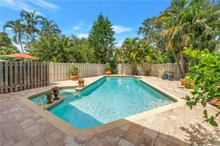 990 San Carlos Ct NE, Saint Petersburg, FL 33702 - Photo 25