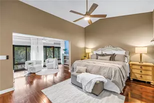 990 San Carlos Ct NE, Saint Petersburg, FL 33702 - Photo 17