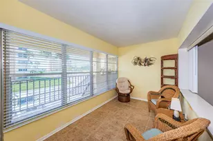 4700 Cove Cir, Saint Petersburg, FL 33708 - Photo 9