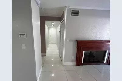 5112 Gateway Drive, Tampa, FL 33615 - Photo 7