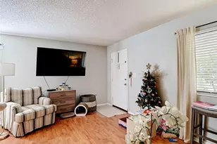 11805 Raintree Lake Ln, Temple Terrace, FL 33617 - Photo 9