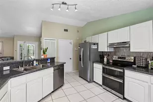 6805 Longpointe Wy, Tampa, FL 33615 - Photo 11
