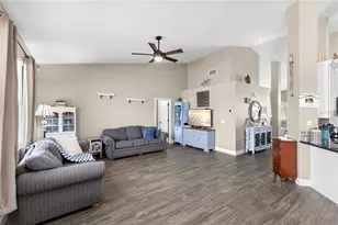 4038 Lithia Ridge Blvd, Valrico, FL 33596 - Photo 9