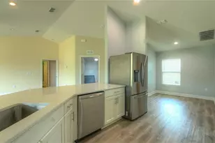 110 Plum Ave, Frostproof, FL 33843 - Photo 5