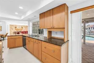 2067 Massachusetts Ave NE, Saint Petersburg, FL 33703 - Photo 11