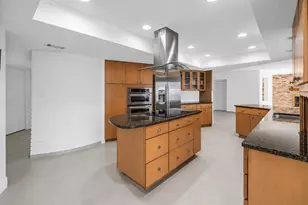 2067 Massachusetts Ave NE, Saint Petersburg, FL 33703 - Photo 9
