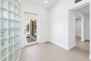 2067 Massachusetts Ave NE, Saint Petersburg, FL 33703 - Photo 23