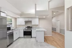 5724 Erhardt Dr, Riverview, FL 33578 - Photo 9