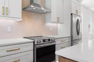 1868 Mississippi Ave NE, Saint Petersburg, FL 33703 - Photo 9