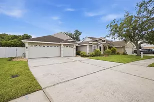 392 Tavernier Cir, Oldsmar, FL 34677 - Photo 3