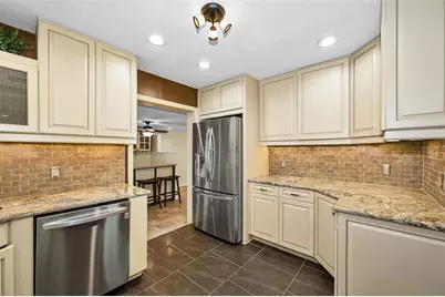 6701 Orchard Drive N, Saint Petersburg, FL 33702 - Photo 7