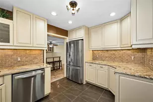6701 Orchard Dr N, Saint Petersburg, FL 33702 - Photo 7